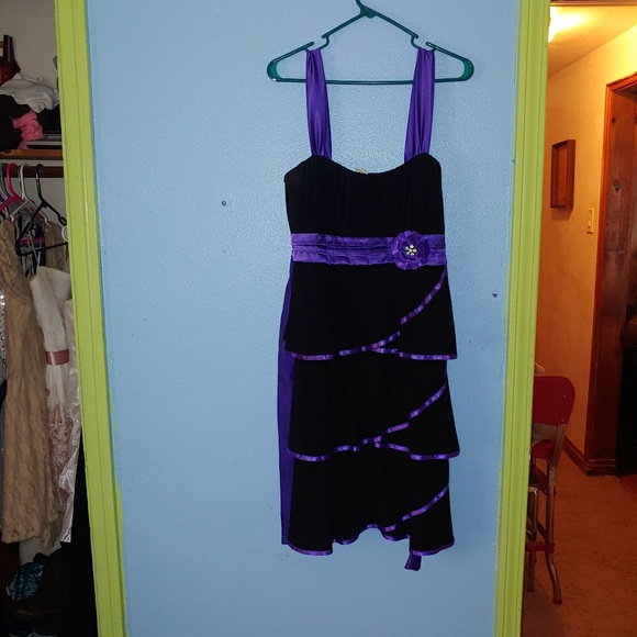 Dress - Picture 1 of 3